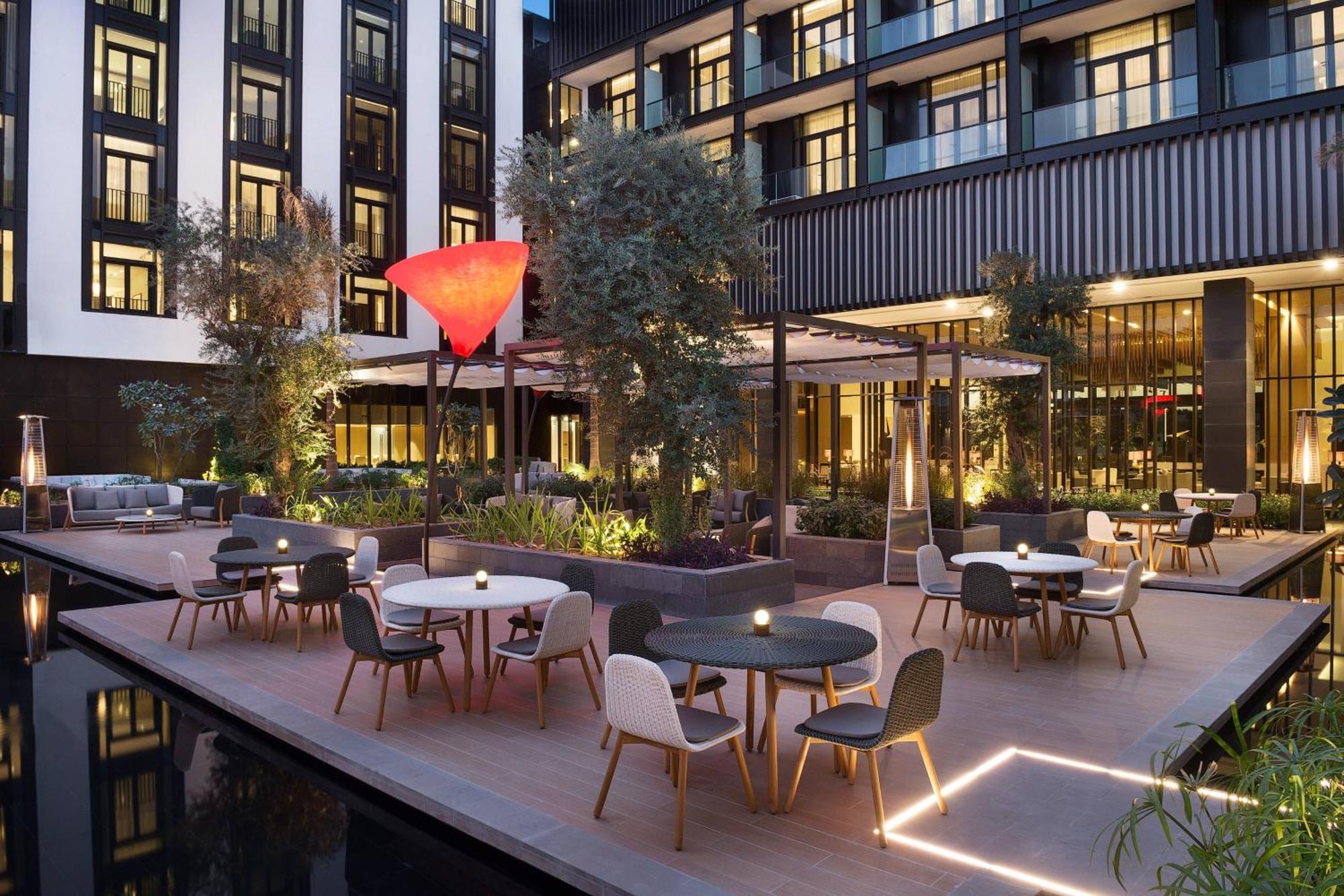La Ville Hotel & Suites City Walk Dubai, Autograph Collection Екстериор снимка The hotel's courtyard